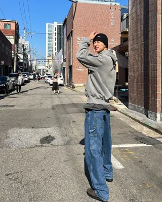 변우석의 꾸안꾸템은 검정비니😎 이미지