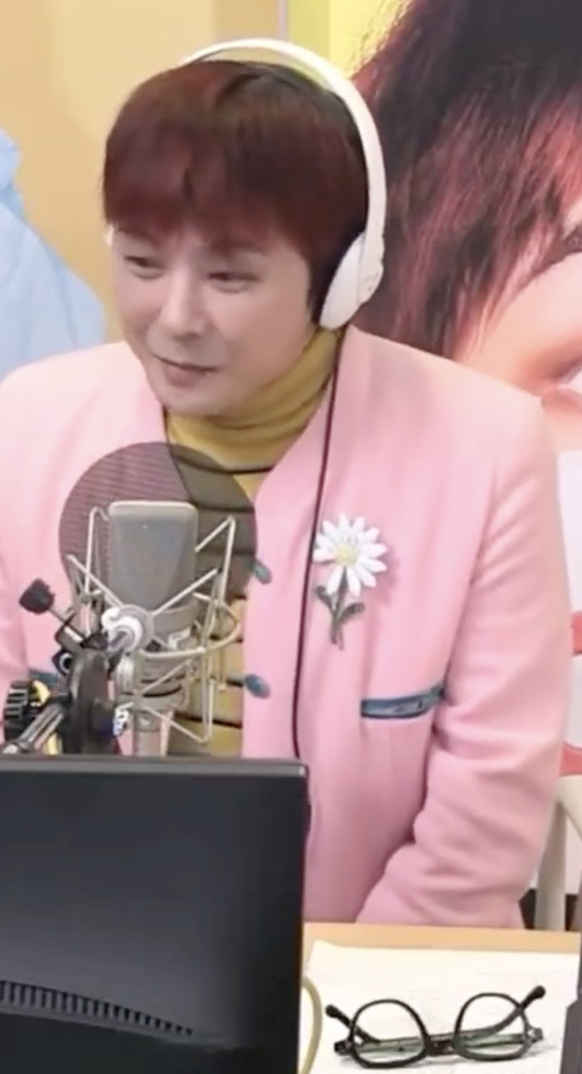 마지막 인사로 노래 부르는 지디✨
12년 만에 라디오 출연한 지드래곤이 전하는 ‘마지막 인사’🫡 @권지용씨 그렇게 안 봤는데 재밌는 사람이네..💘 이미지