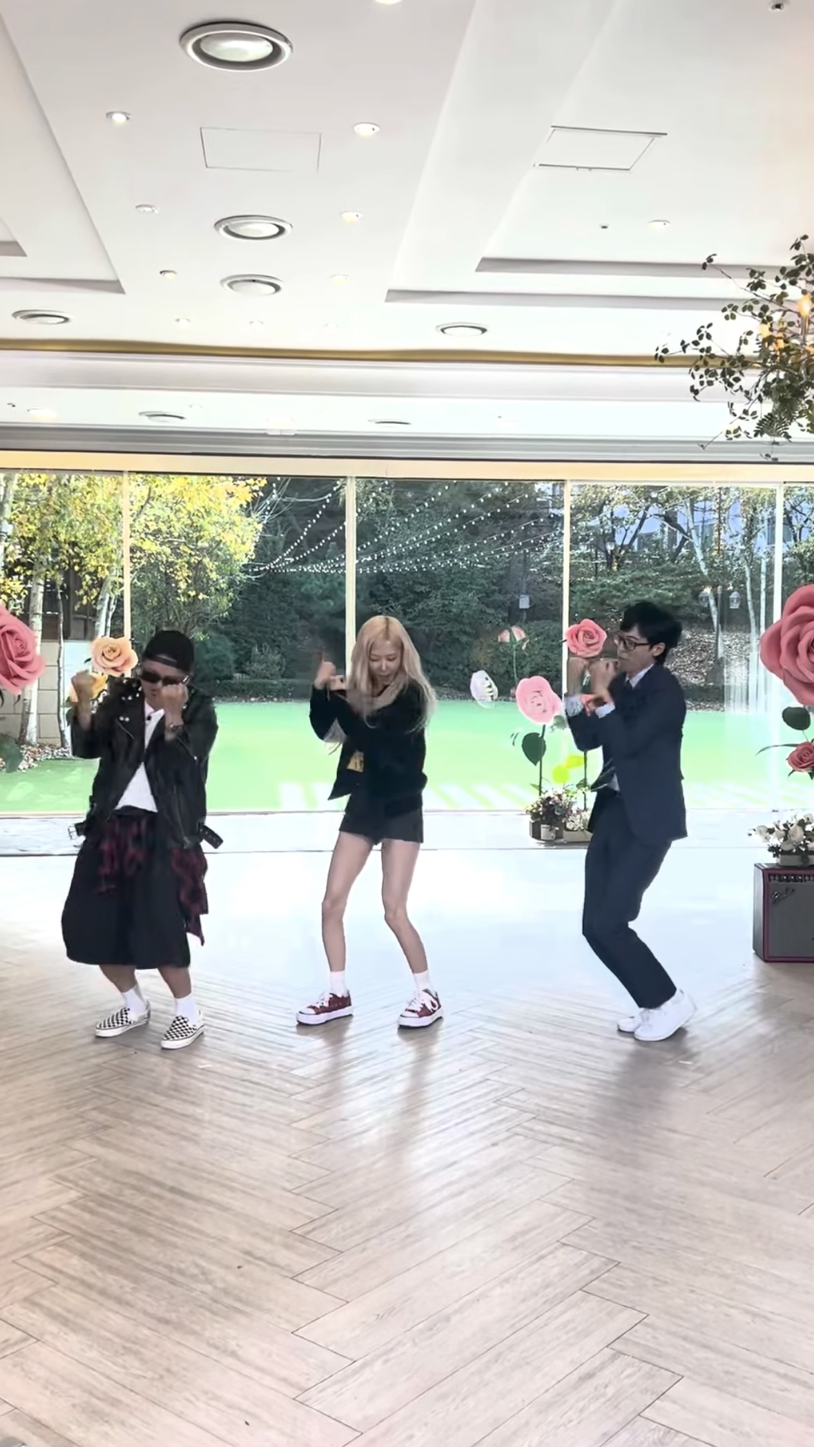 로제 자기 유퀴즈 곧 방영된다!
큰자기와 브루노 세호가 말아주는 아파트! 아파트!💃🏻🕺🏻 이미지