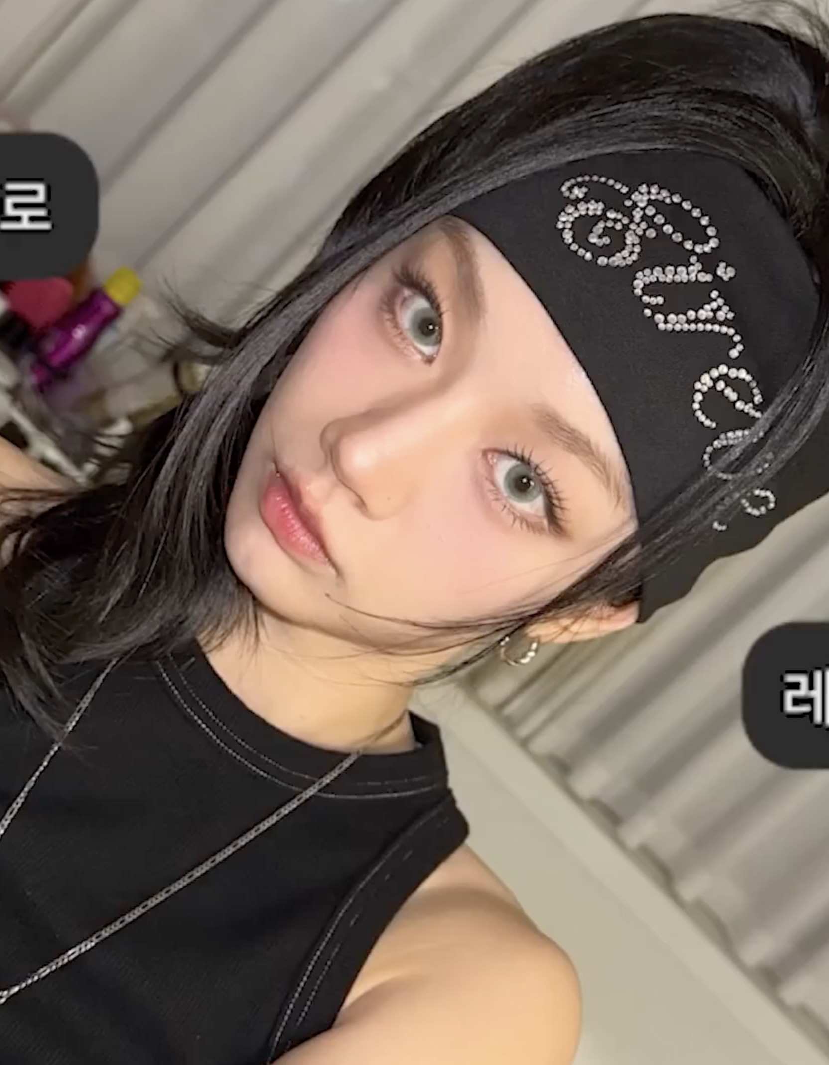 레전드 혜리나 완벽 성공❤️‍🔥
직접 빌린 헤어밴드로 카리나 메이크업 한 혜리✨@예뻐 이미지