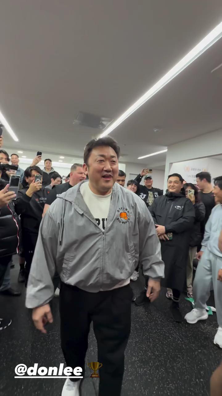 페레이라, 동석이 형님과 펀치 대결🤜🏻🤛🏻⁠
폭탄 터지는 소리가 들려버리네..⁠💣⁠ 이미지
