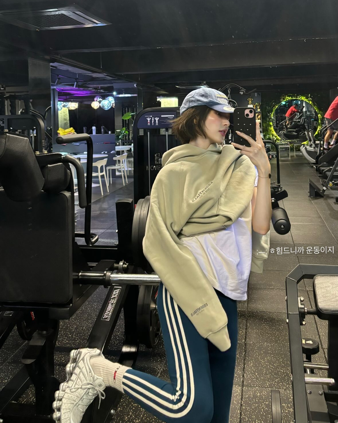 스타일 지수🆙레깅스 스타일링
초겨울 꾸안꾸 스타일링은 휘뚤마뚤 레깅스로🖤 이미지