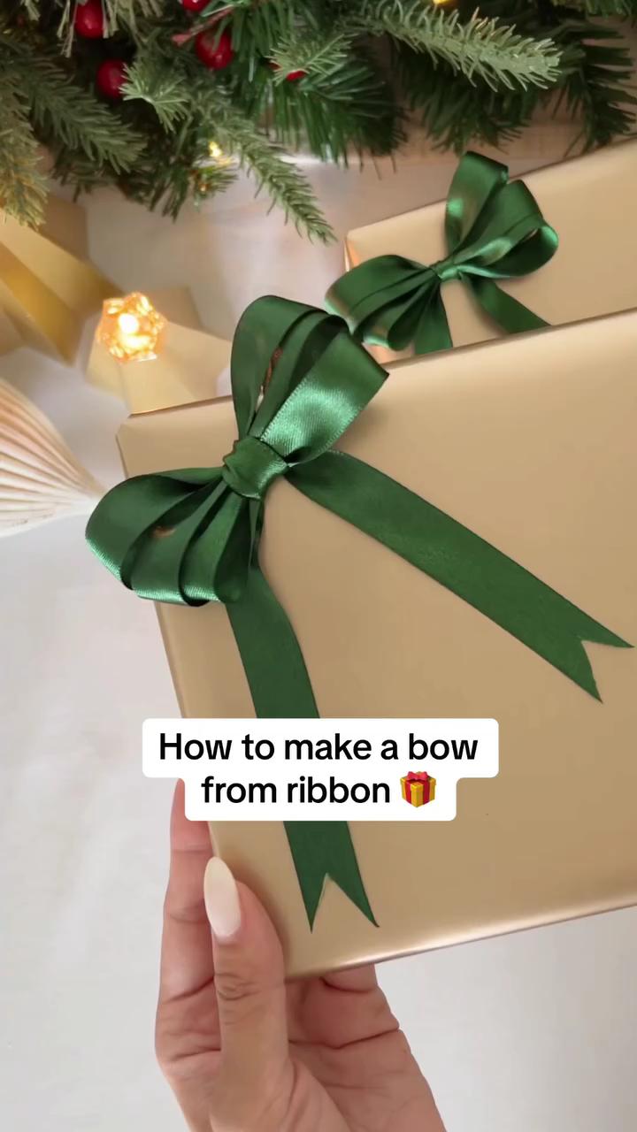 크리스마스 선물 포장 팁🎀🎄
평범한 리본 대신 더 풍성하고 예쁘게 묶어보자@저장🎁 이미지