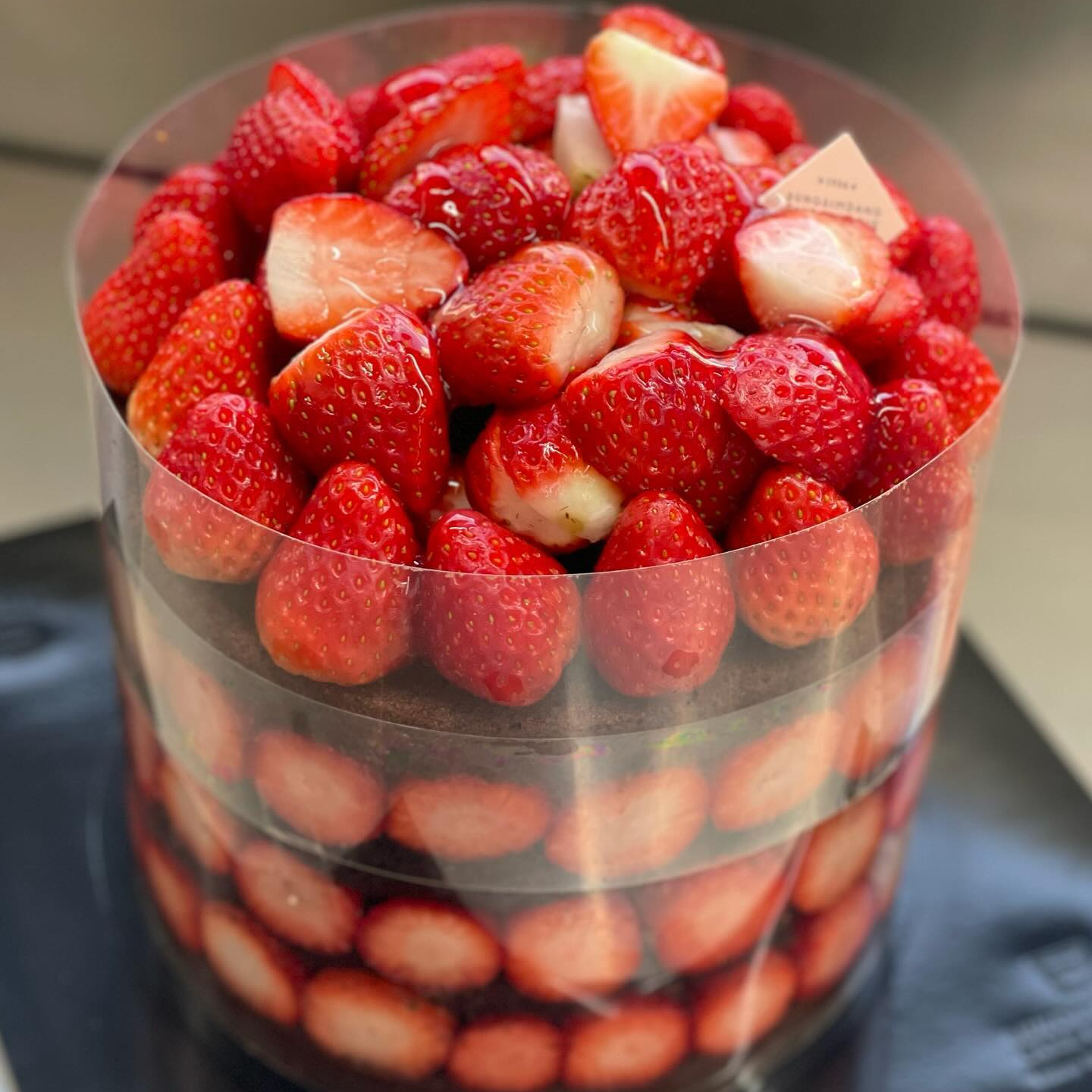 딸기러버 환장하는 딸기시루🍓

성심당의 인기 메뉴 ’딸기시루’가 오는 12월 23일에 출시됩니다. 예약 없이 현장에서만 구매할 수 있으며 ‘딸기시루’ 2.3kg은 4만 9천 원, 작은 사이즈인 ‘딸기시루 막내’는 4만 3천 원에 판매될 예정인데요. 이 외에도 크리스마스 라인업은 성심당 홈페이지에서 확인해 보세요! 이미지