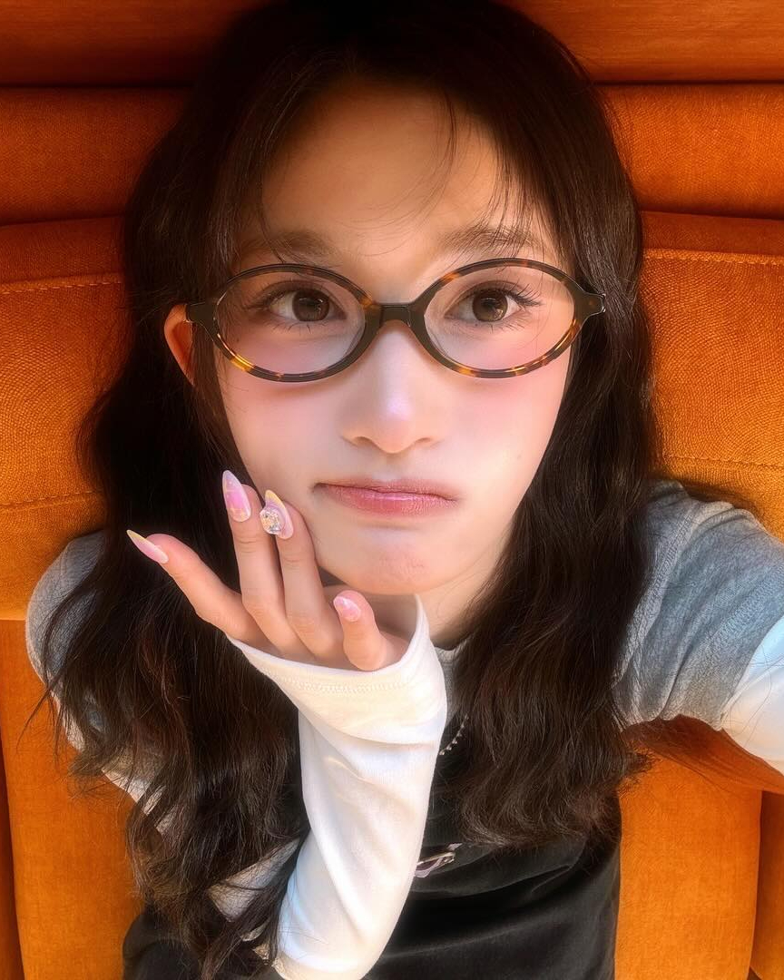 쓰기만 해도 트렌디한 요즘 핫템👓
동그란 레오파드 안경으로 힙한 무드 연출해봐🐆🖤 이미지7