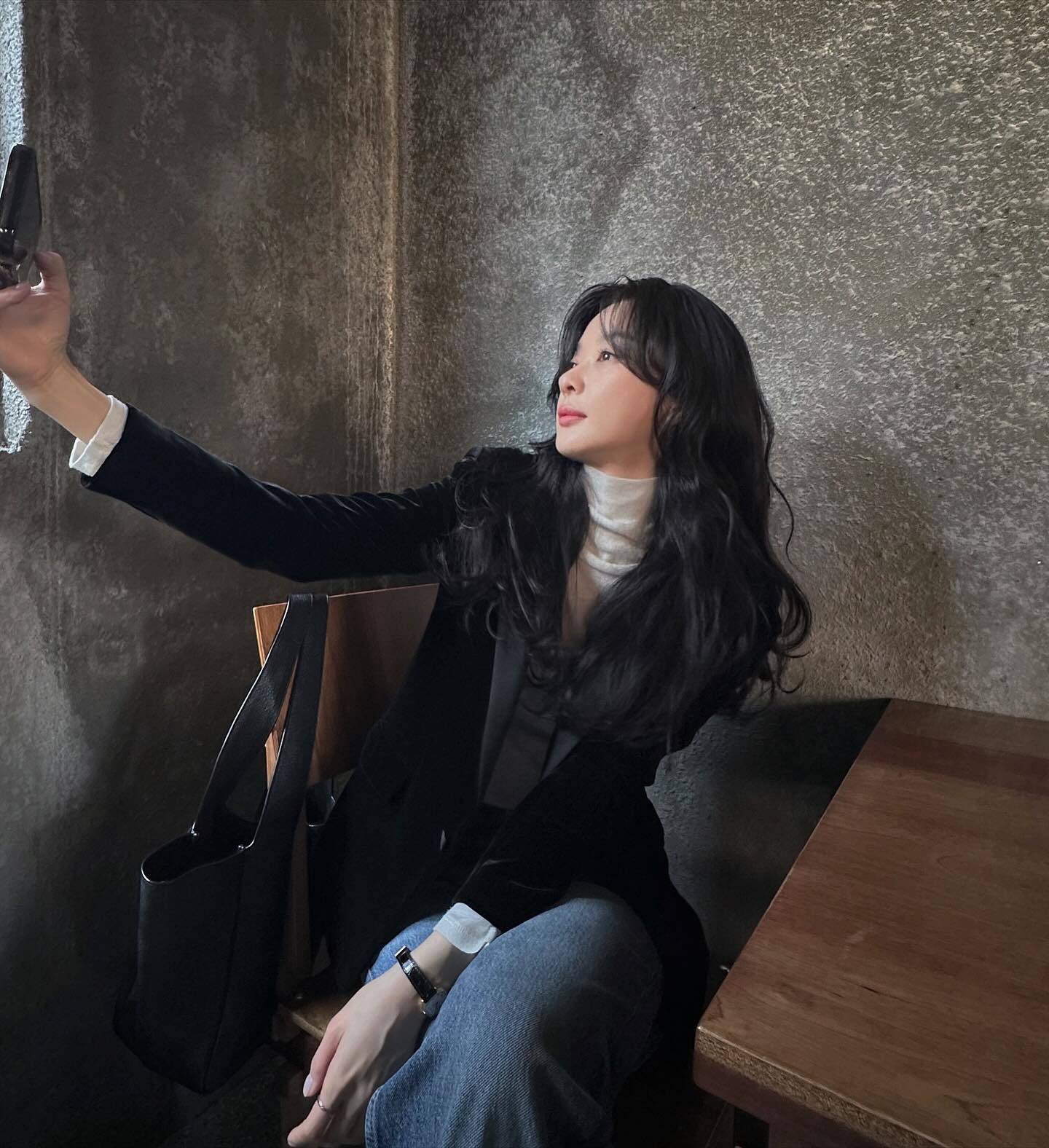 목폴라엔 깔끔한 자켓 입어주기🖤 이미지5