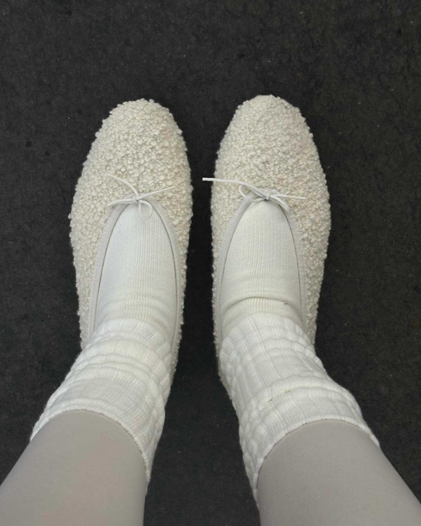 겨울에도 포기할 수 없는 레페토 플랫슈즈🤍두툼한 양말이랑 신으면 더 귀여워😍 이미지