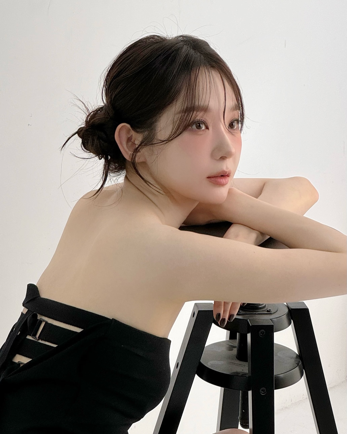 인형같은 강민경의 헤어 비밀💇‍♀️💕
옆머리 컷으로 얼굴을 더 작아 보이게✨ 이미지3