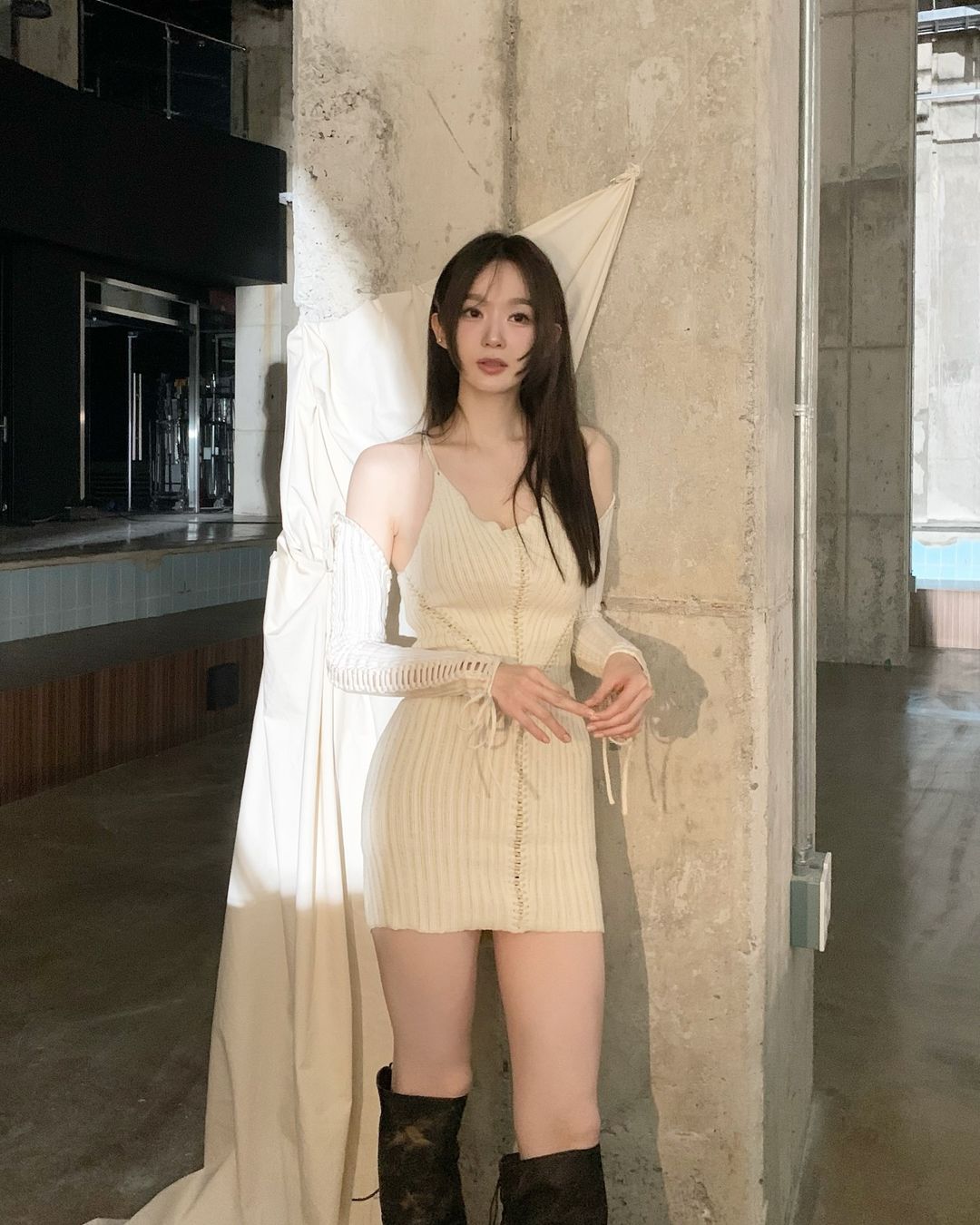 인형같은 강민경의 헤어 비밀💇‍♀️💕
옆머리 컷으로 얼굴을 더 작아 보이게✨ 이미지4