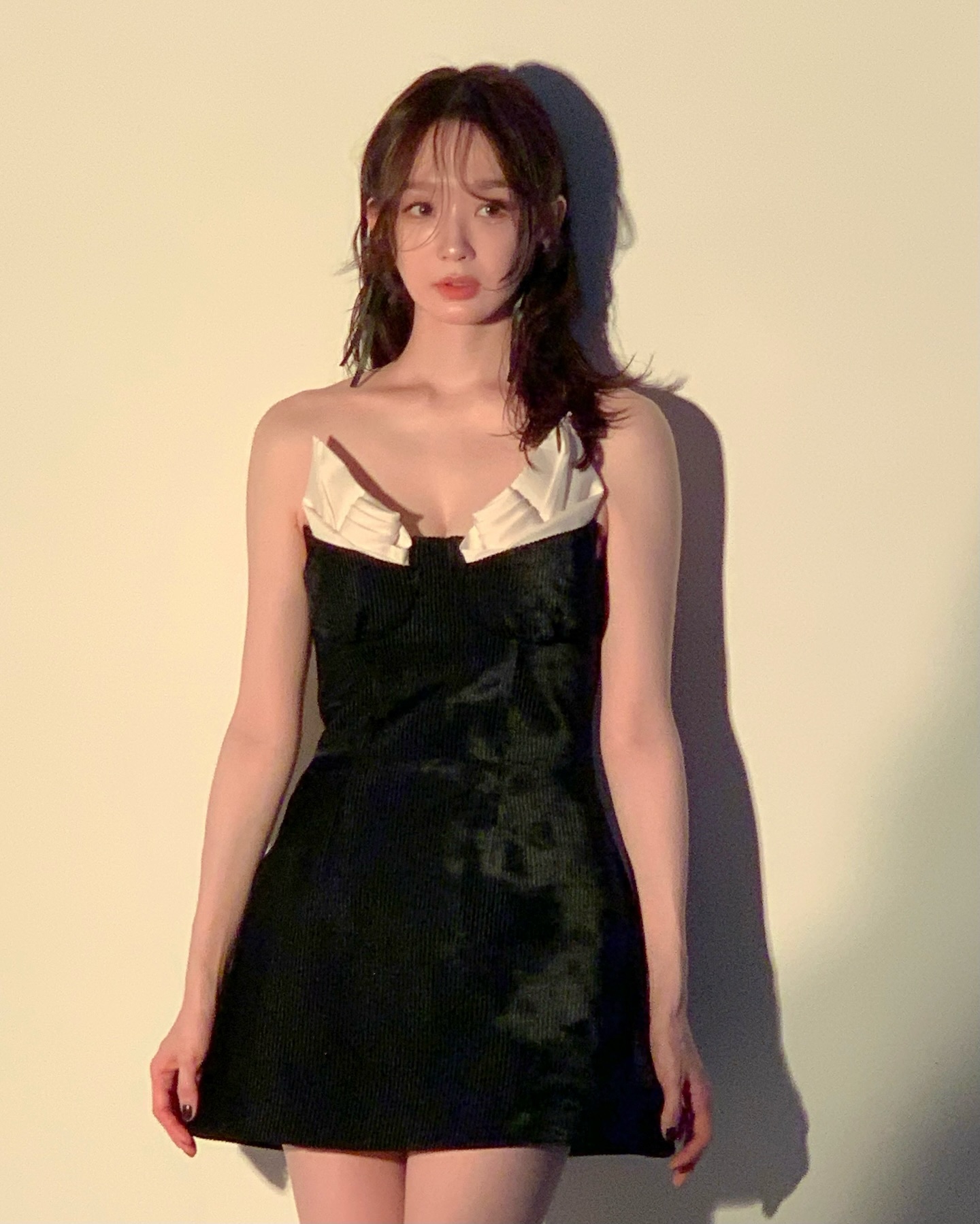 인형같은 강민경의 헤어 비밀💇‍♀️💕
옆머리 컷으로 얼굴을 더 작아 보이게✨ 이미지7