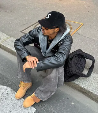 검정 S로고 캡으로 코디 뚝딱🧢 이미지
