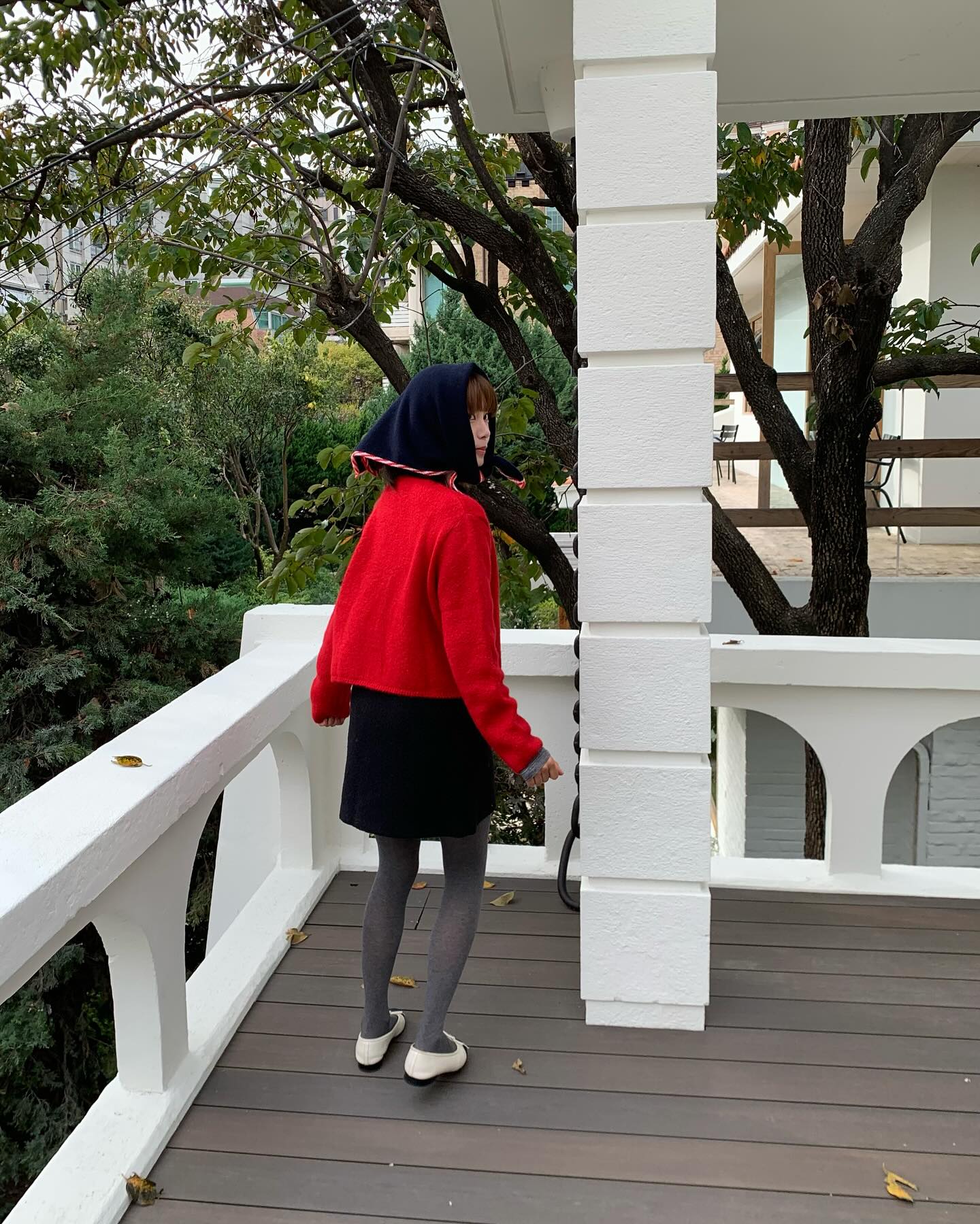 옷 잘입는 셀럽들의 필수 스타킹🩶
올겨울엔 그레이 스타킹으로 러블리 포인트 주기✔️ 이미지5