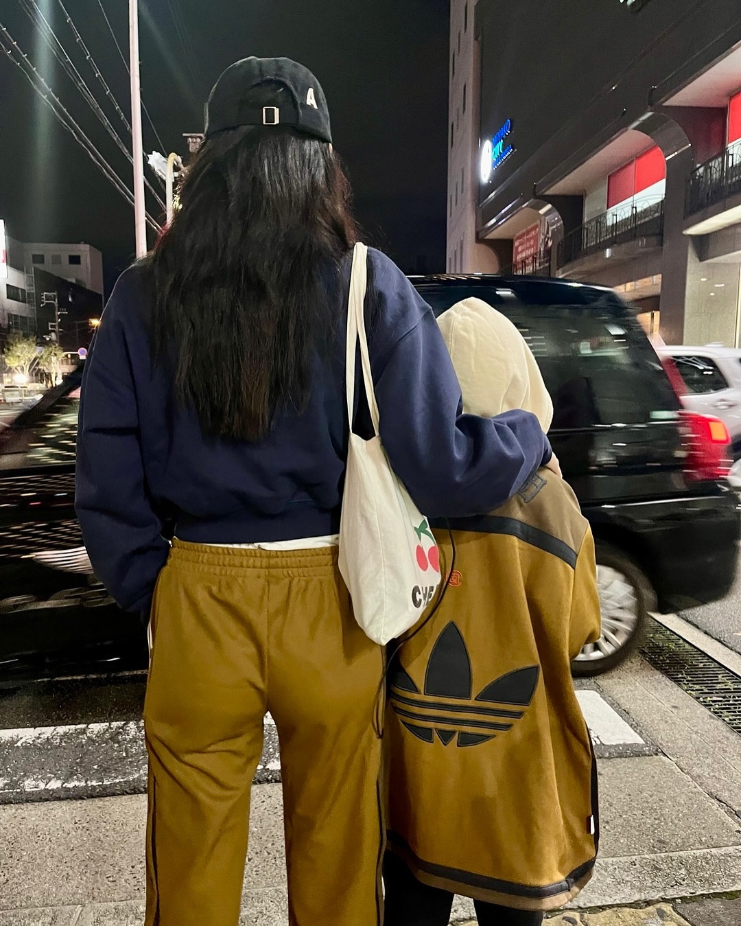 정호연의 본새는 여기서 나온다🖤
아디다스 착장으로 꾸안꾸에 힙 얹어주기✔️ 이미지2