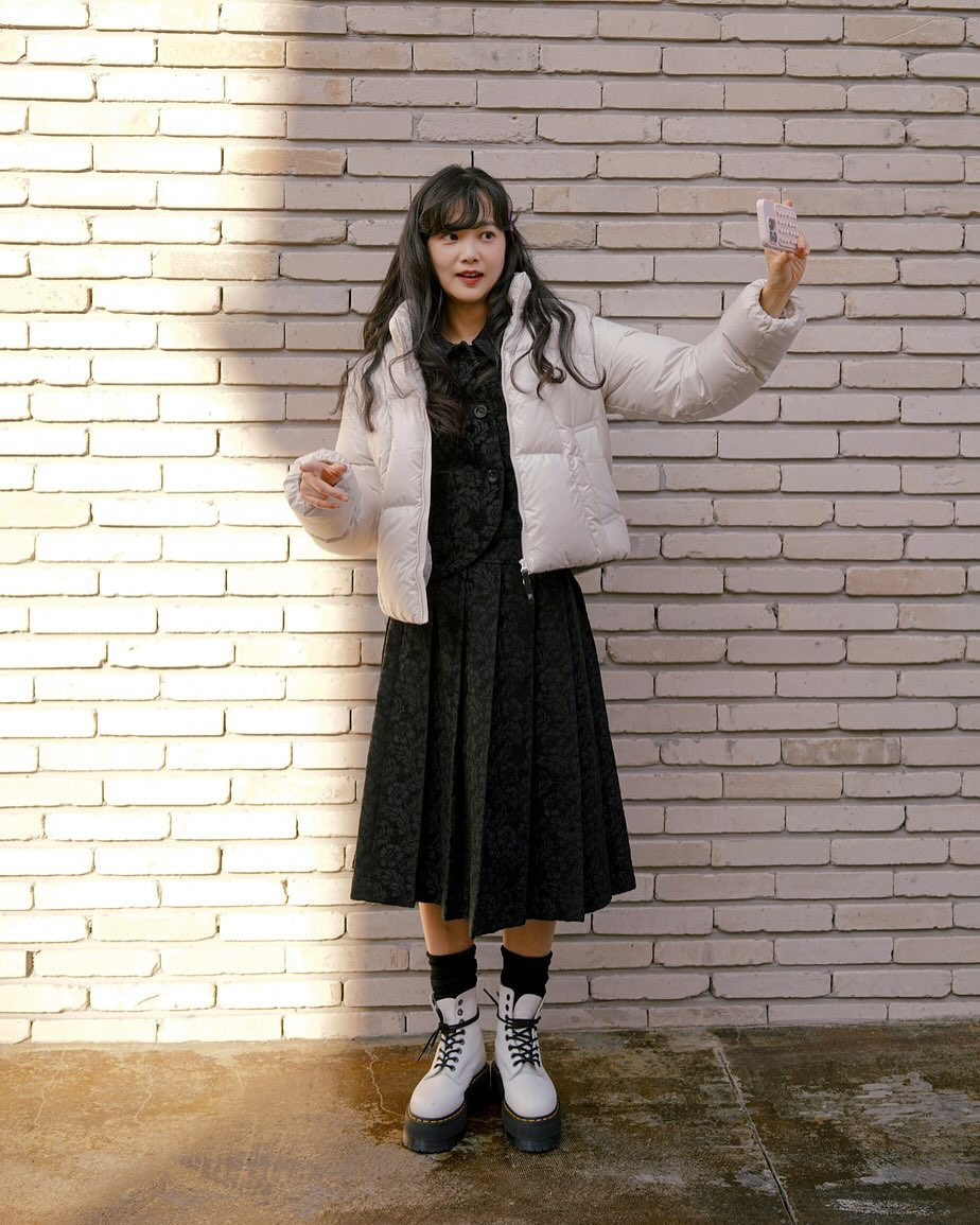 셀럽들 숏패딩룩🤍🤎살펴보기 이미지7