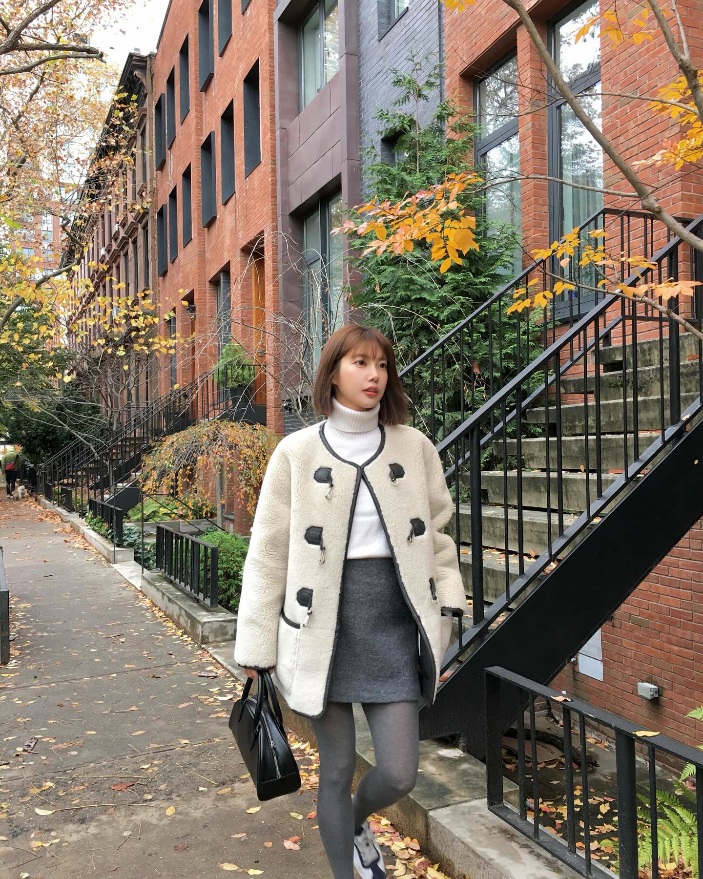 옷 잘입는 셀럽들의 필수 스타킹🩶
올겨울엔 그레이 스타킹으로 러블리 포인트 주기✔️ 이미지3