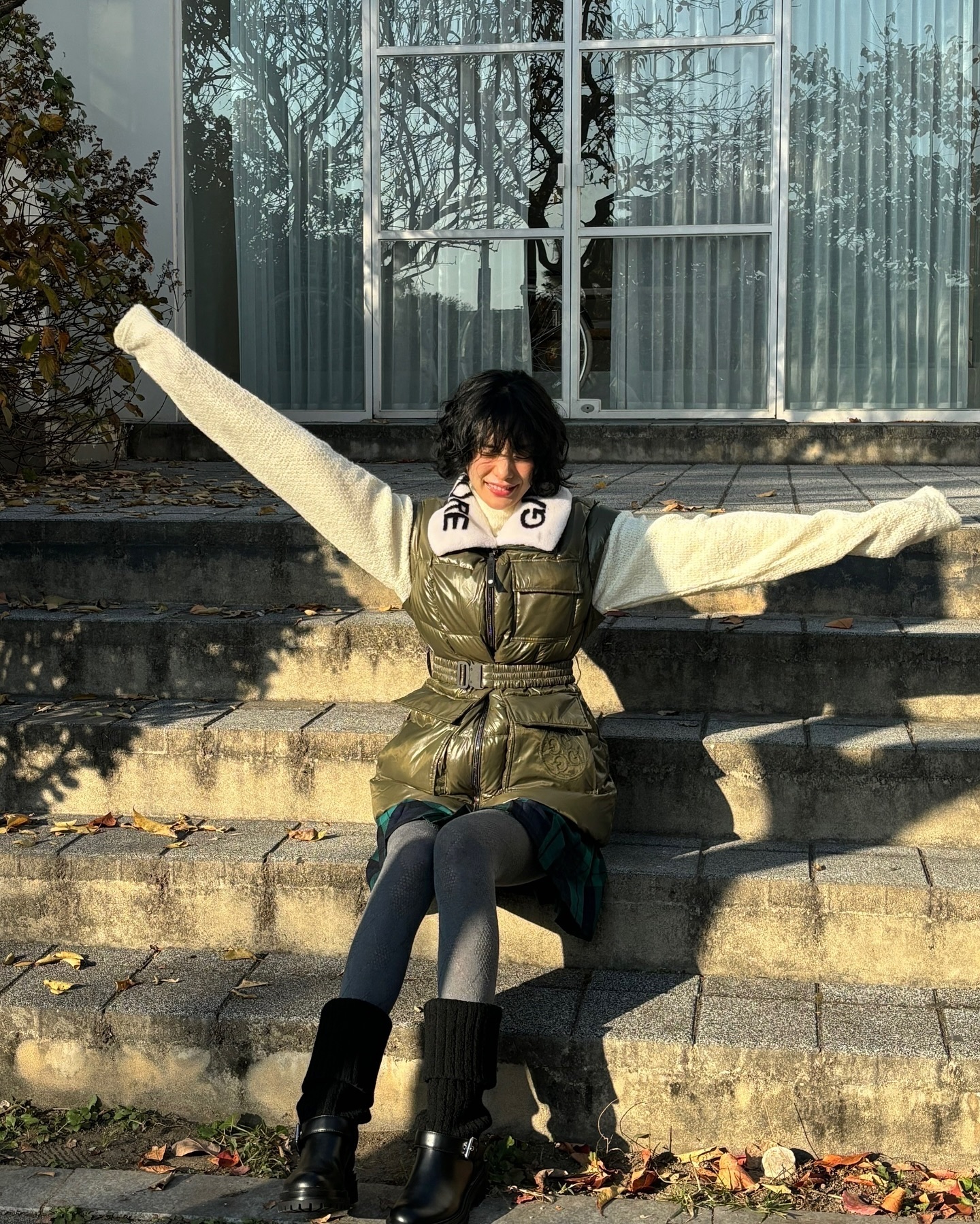 옷 잘입는 셀럽들의 필수 스타킹🩶
올겨울엔 그레이 스타킹으로 러블리 포인트 주기✔️ 이미지9