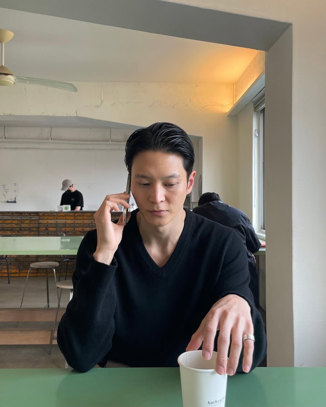 주원의 훈훈한 니트 활용법🧶 이미지8