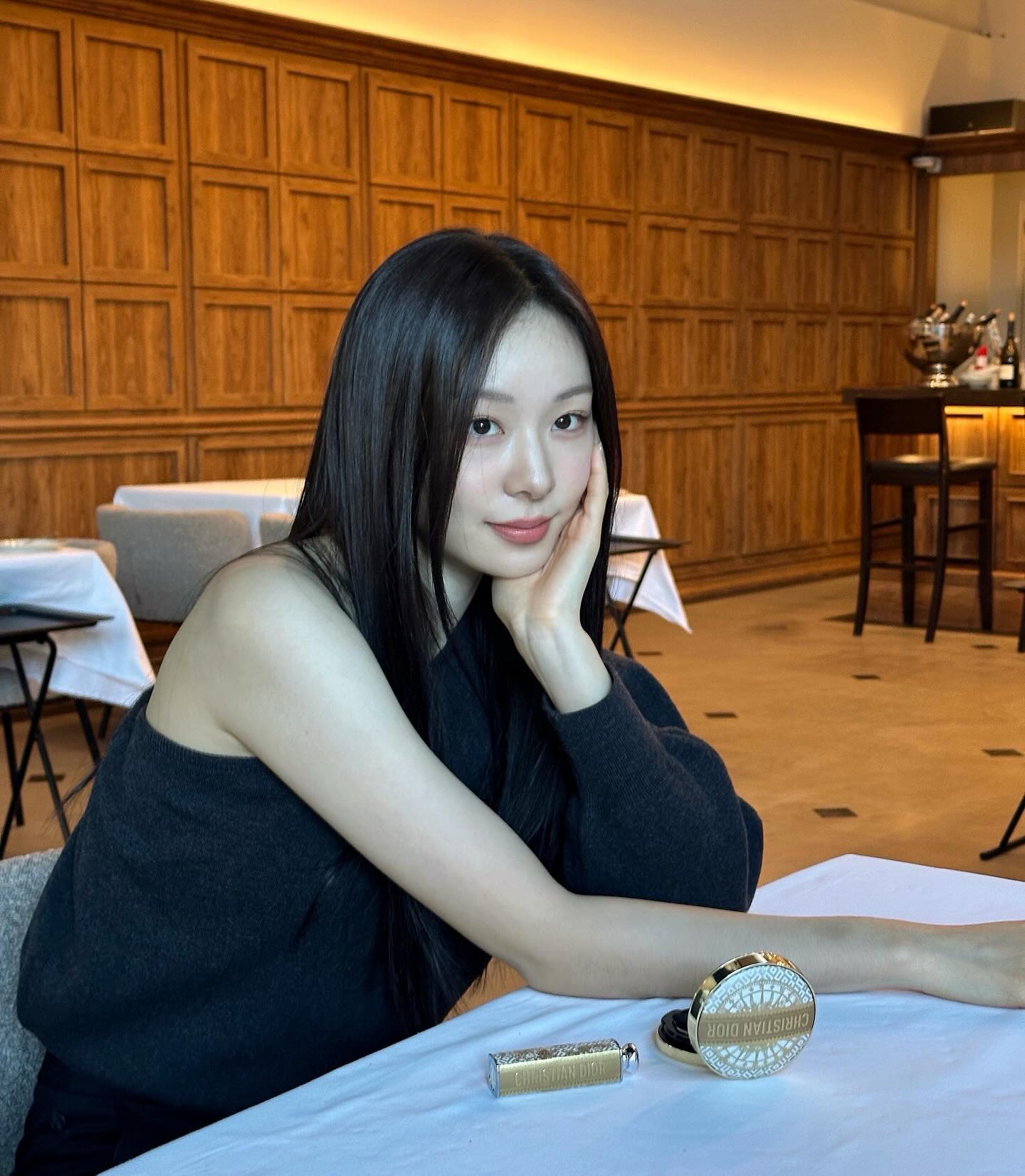 단발병 치유되는 긴생머리 연느🖤 이미지
