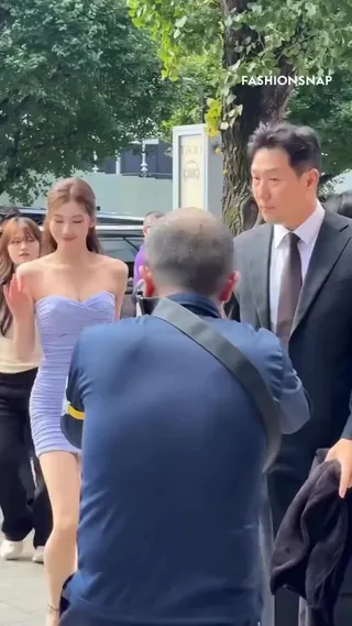 무보정 사나💜🤍여신미모 근접샷
예쁘고 부러운 것도 그렇지만..👗우선 대단해 원피스핏 ㄷㄷ 이미지