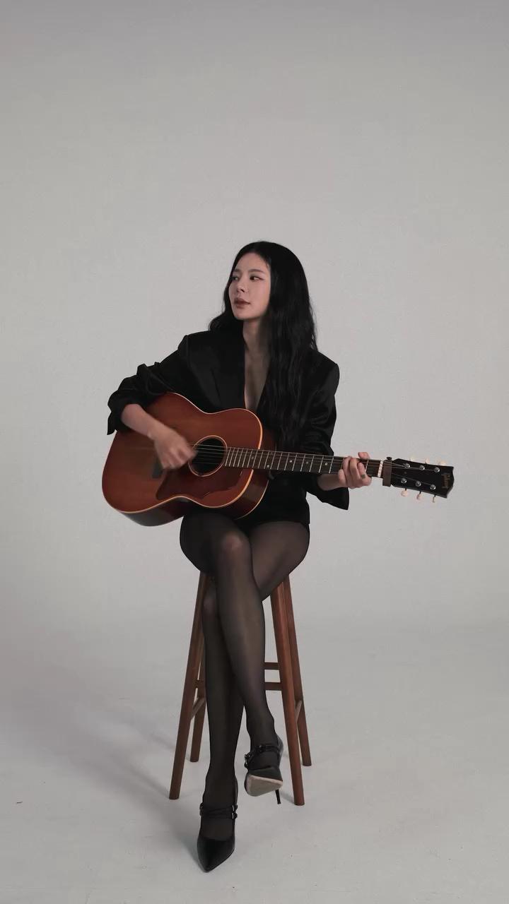 장재인 신곡 엽서 라이브🔥
다리가 길어서 팬츠리스룩도 찰떡이야🥺👍👍 이미지