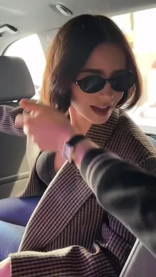 에밀리로 가을자켓 무드 보기😎🍁
릴리 콜린스처럼 단발에 클래식 체크 자켓 조합💇🏻♀️🏁@언니예뻐요 이미지