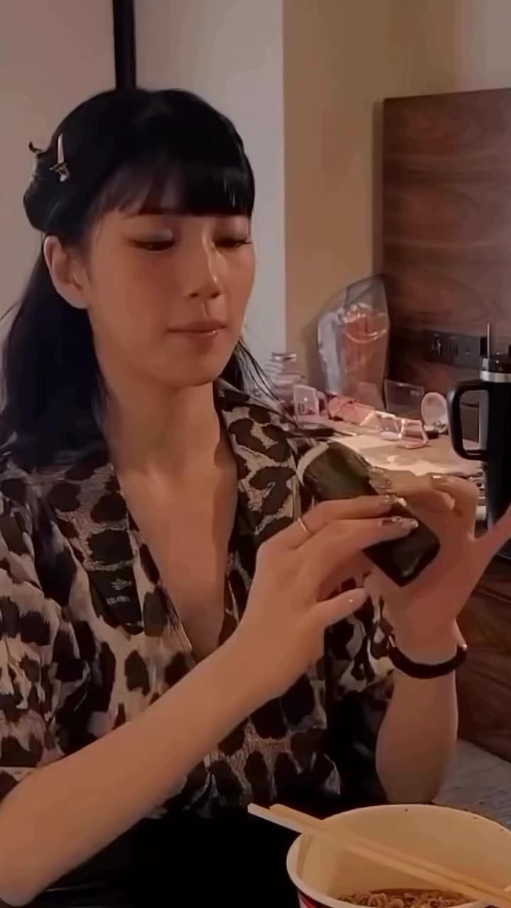 즐거운 한가위 연휴🌕🍚냠냠
수지처럼 우리 예쁘고 맛있게 냠냠하자고요🙇🏻‍♀️🙇🏻‍♂️ 이미지
