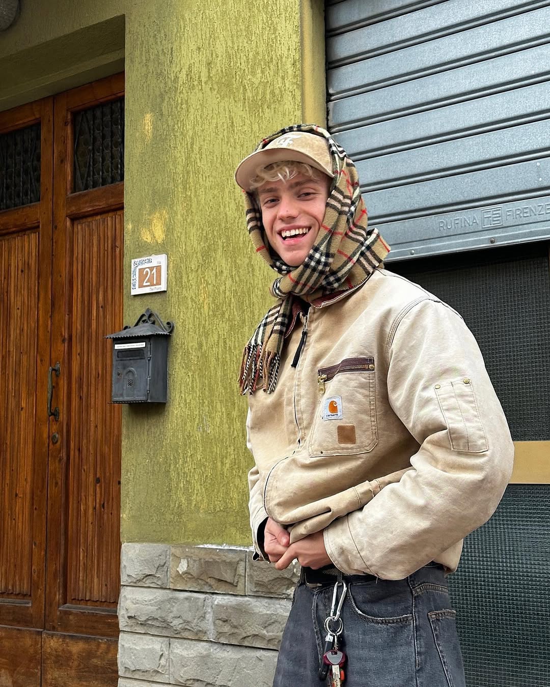 코 끝 시리면 칼하트로 무장🔨 이미지