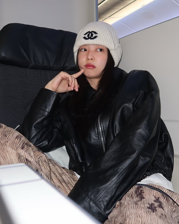 올겨울 비니는 여기가 핫하다?❤️‍🔥
셀럽들의 인스타 속 자주 보이는 샤넬 비니✨ 이미지3
