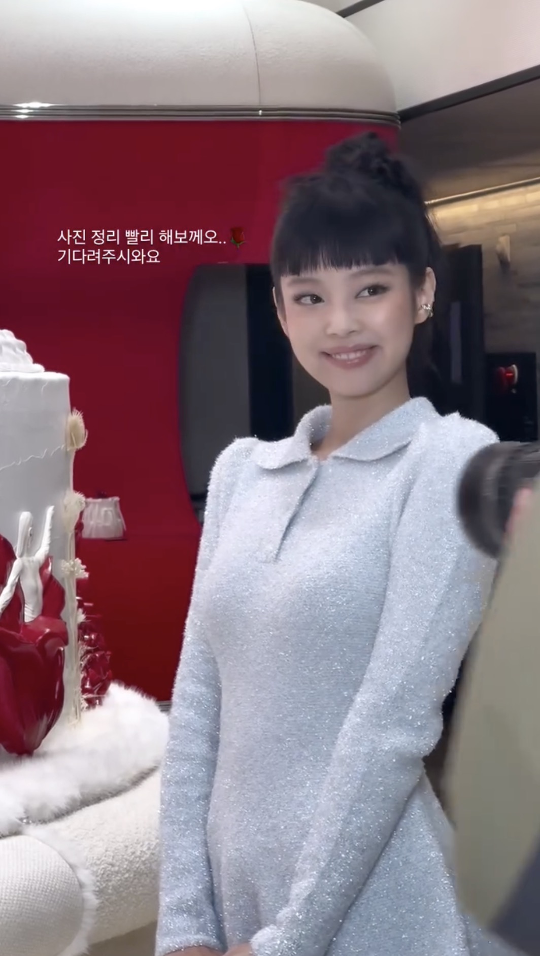 미친 귀여움🤦🏻‍♀️❤️‍🔥앞머리 젠득
사진 정리 기다릴게요..🖤 이미지