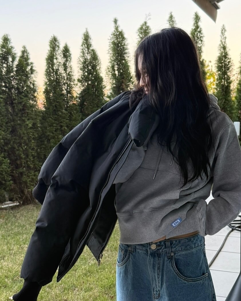 제니가 알려주는🖤🖤블랙 패딩룩 이미지2