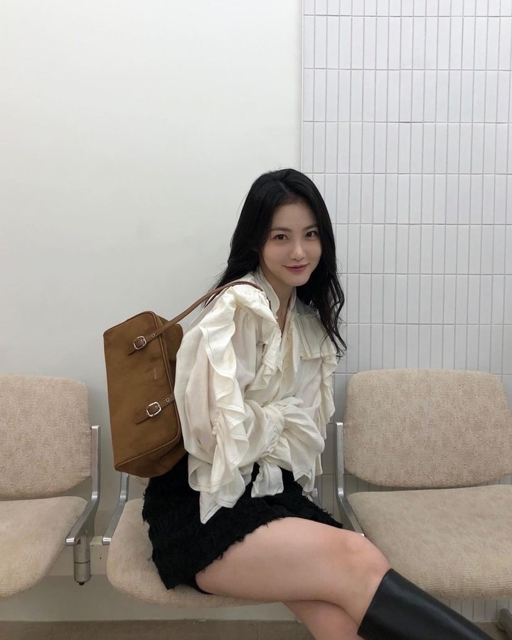 요즘 화제의 도련님💙💚예은언니
스웨이드백부터 발레백까지 일상룩🍁👜더 @매력있자나 이미지