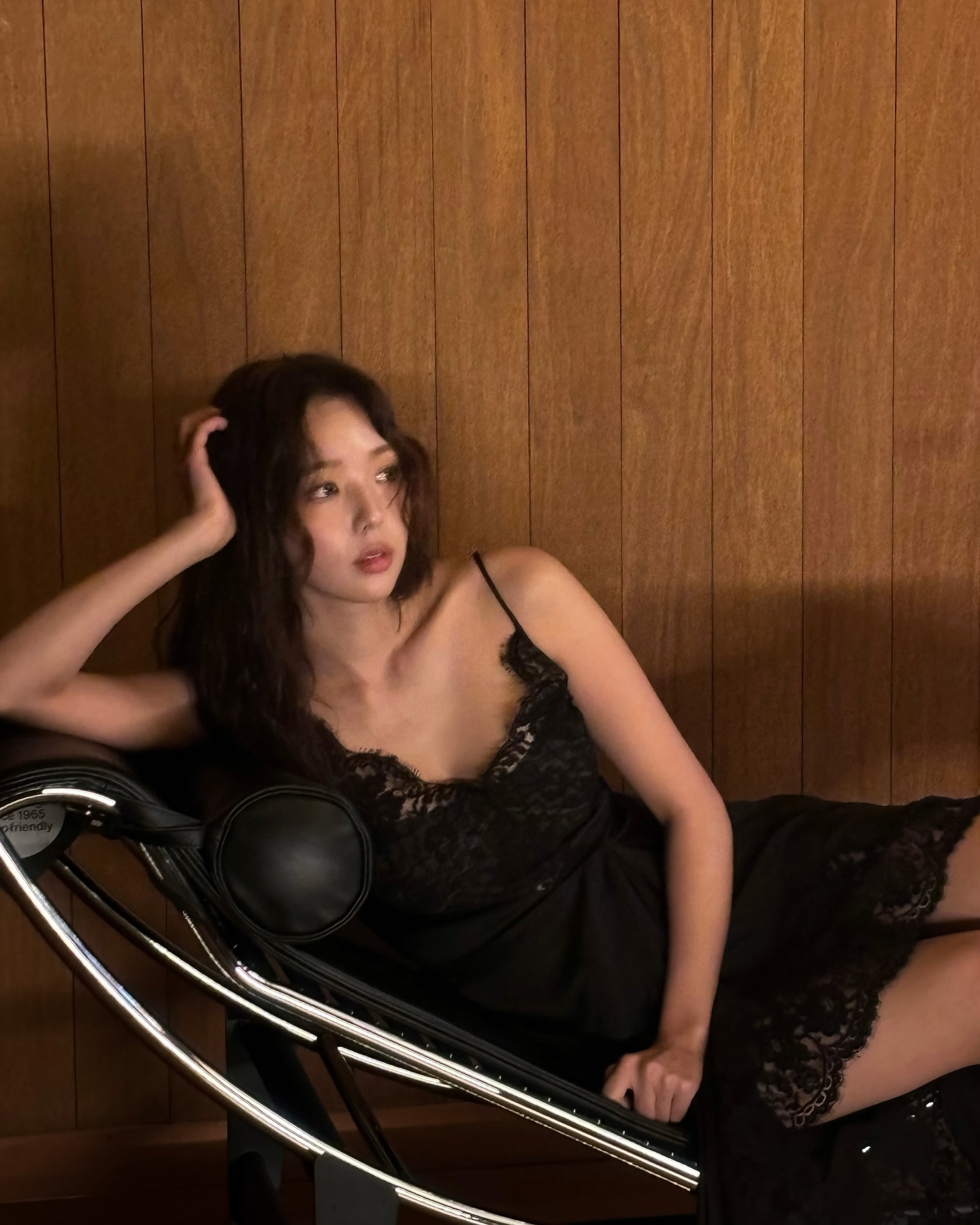 맛점했나요?🖤❤️미모 채수빈
올블랙+ 긴머리 스타일링으로 고급지게✨ 이미지1