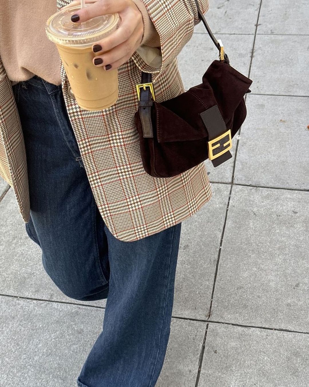 곱다 고와🤎🥖펜디 스웨이드 바게트백🇫🇷 이미지5