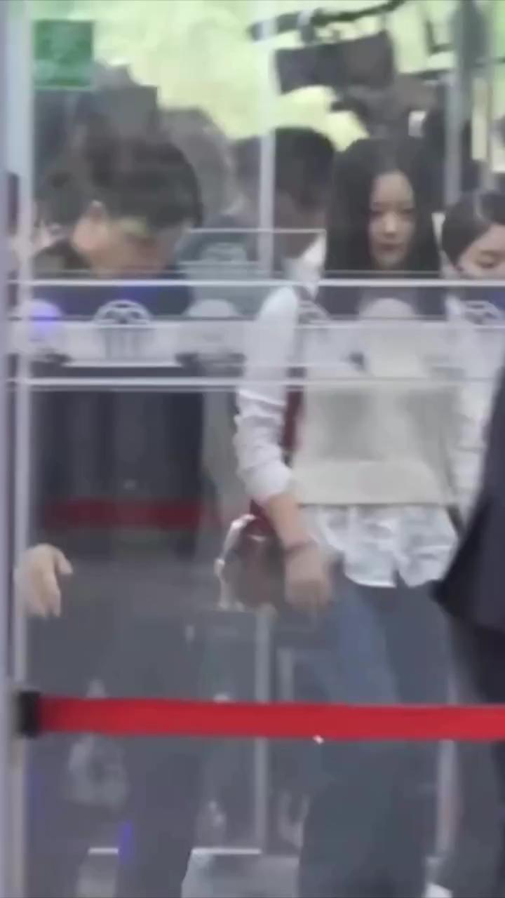 국정감사에 출석한 뉴진스 하니👩🏻‍⚖️

‘아이돌 따돌림’, ‘직장 내 괴롭힘’ 문제와 관련해 뉴진스 하니가 참고 신분으로 증언에 나섰습니다. 이미지