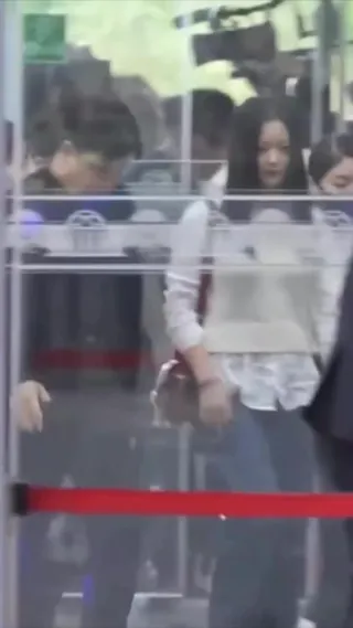 국정감사에 출석한 뉴진스 하니👩🏻⚖️
‘아이돌 따돌림’, ‘직장 내 괴롭힘’ 문제와 관련해 뉴진스 하니가 참고 신분으로 증언에 나섰습니다. 이미지