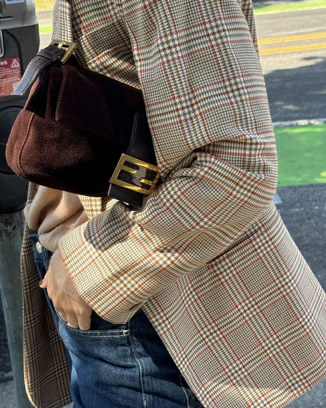 곱다 고와🤎🥖펜디 스웨이드 바게트백🇫🇷 이미지2