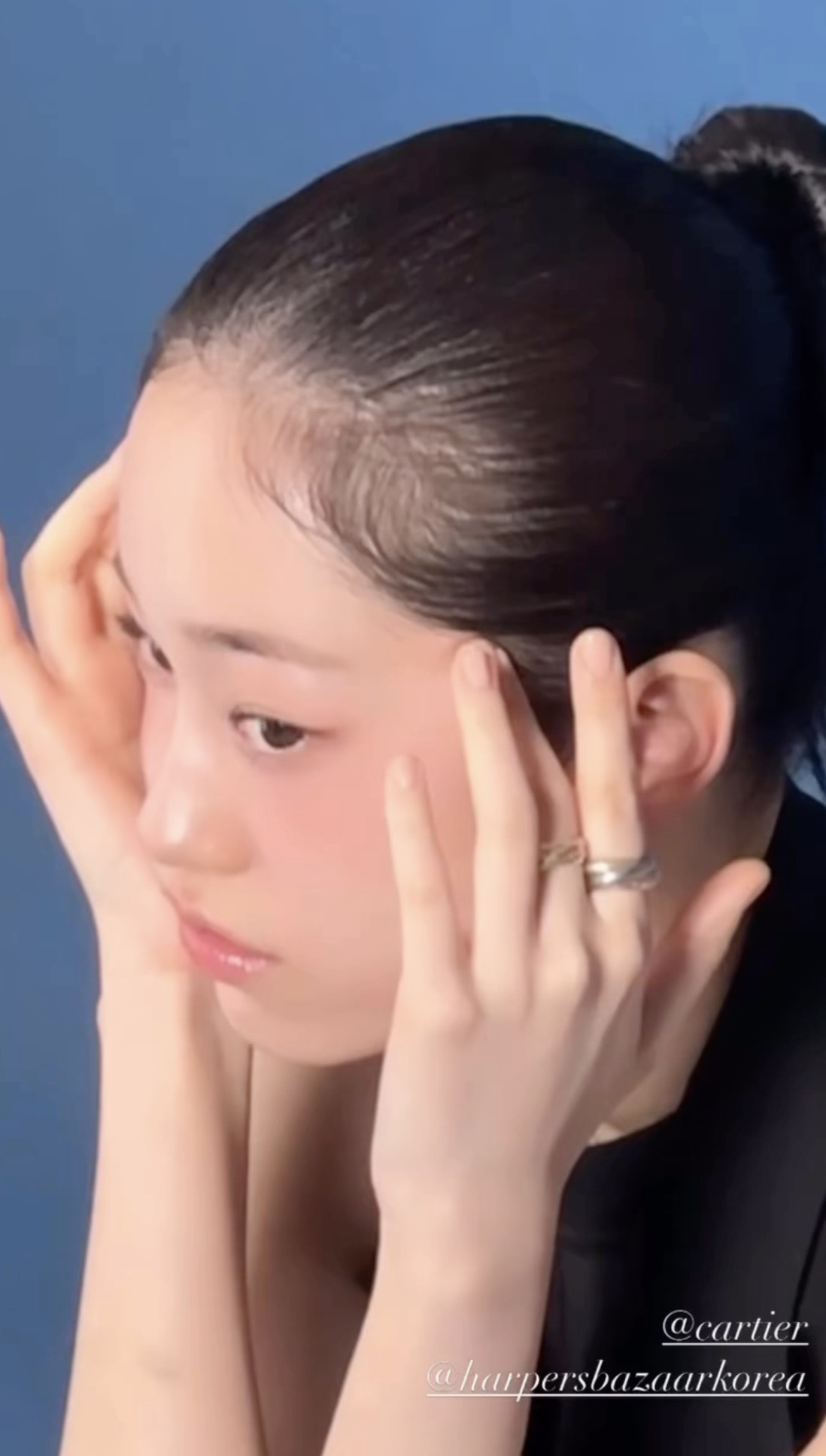 두상까지 예쁜 노윤서 화보현장🖤
까르띠에보다 더 빛나는✨@노윤서 이미지