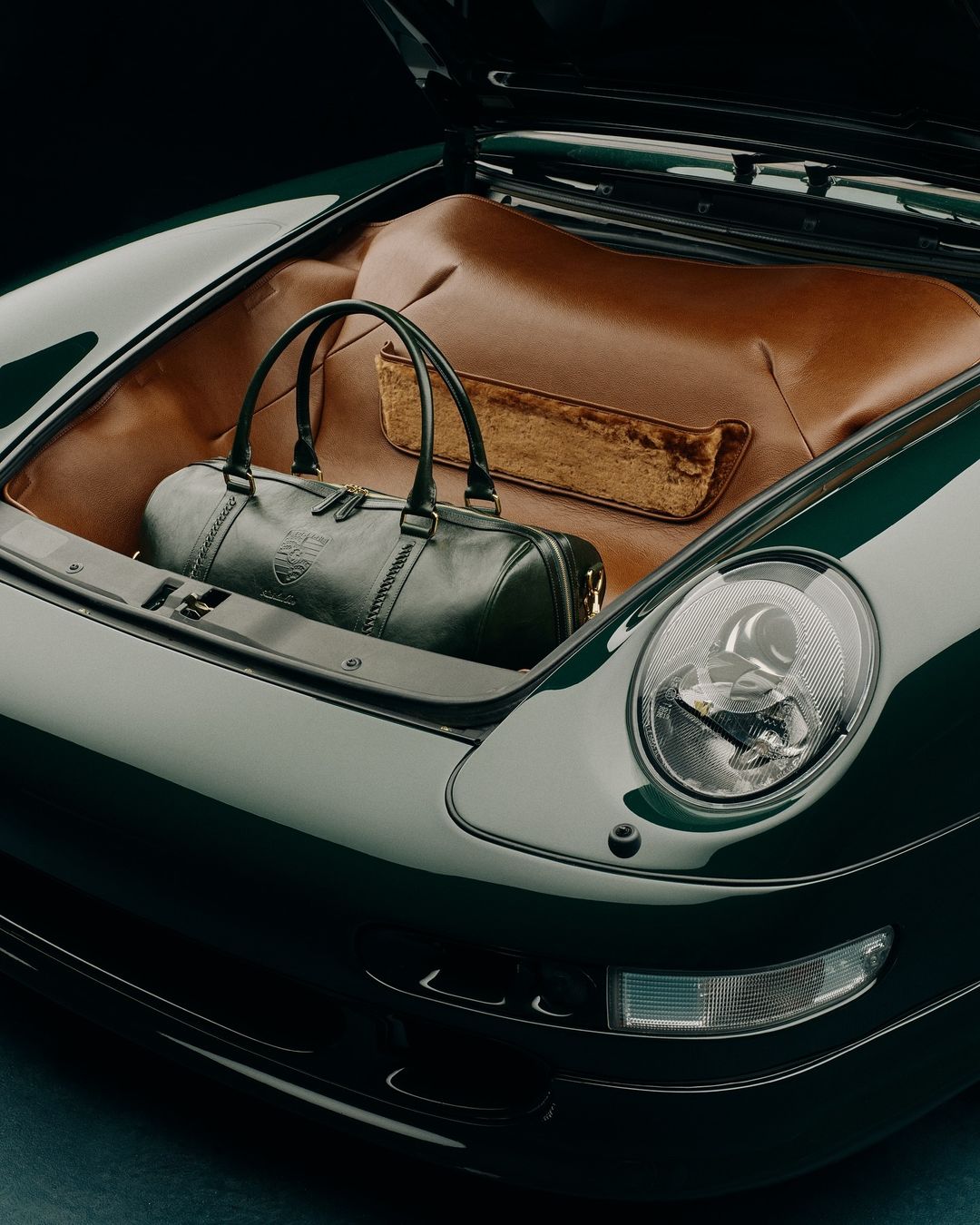 가죽 맛집 에메레온도르🔥
최근 포르쉐와 콜라보까지🐎 이미지