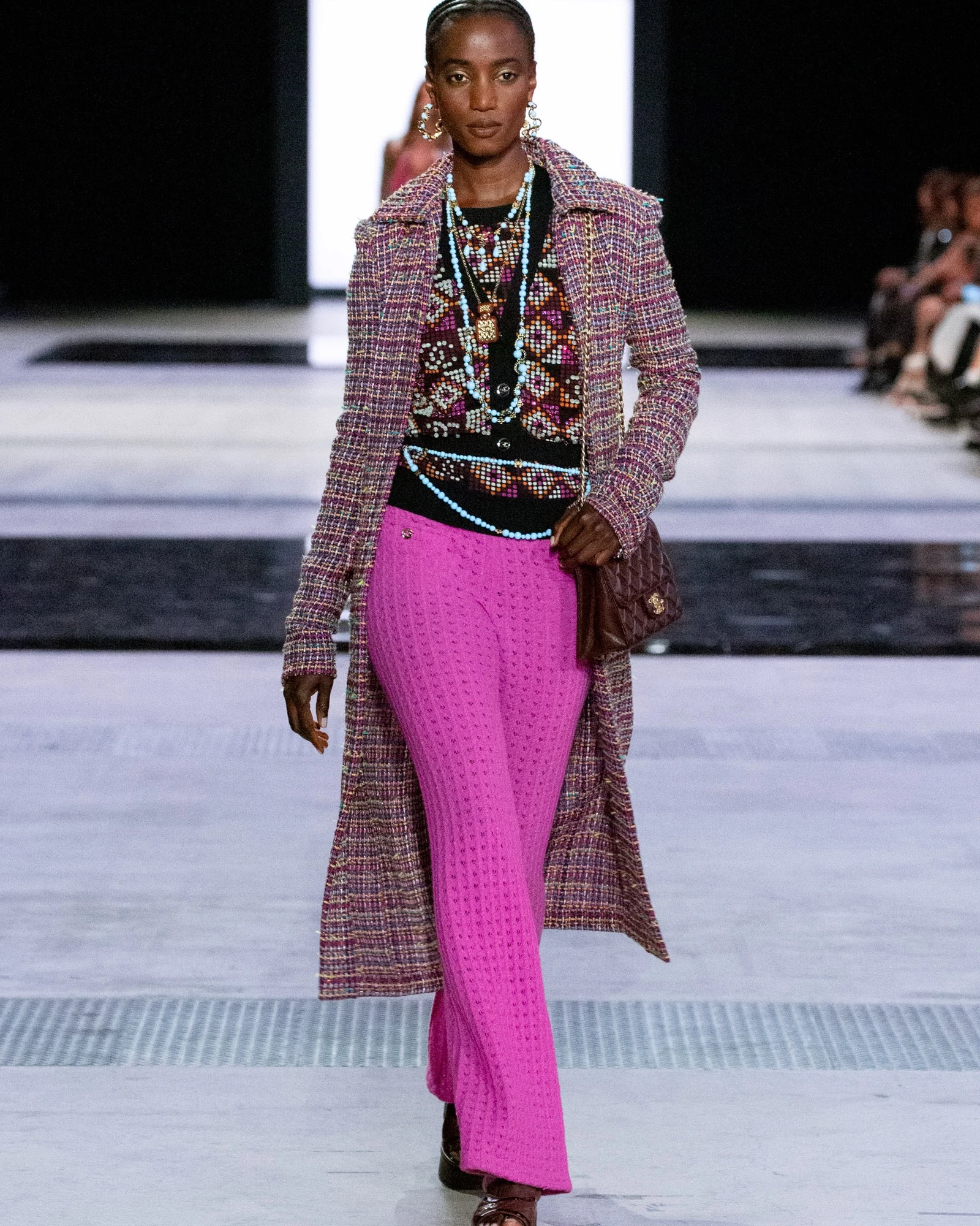 지드래곤 애착 바지는 샤넬🦩
샤넬 23시즌 여성 제품. 가격 552만 원. 이미지