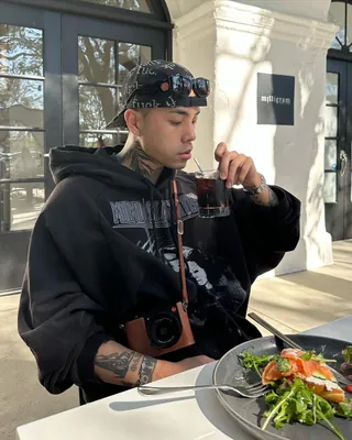 모자 거꾸로쓰면 어려보임👶🏻 이미지