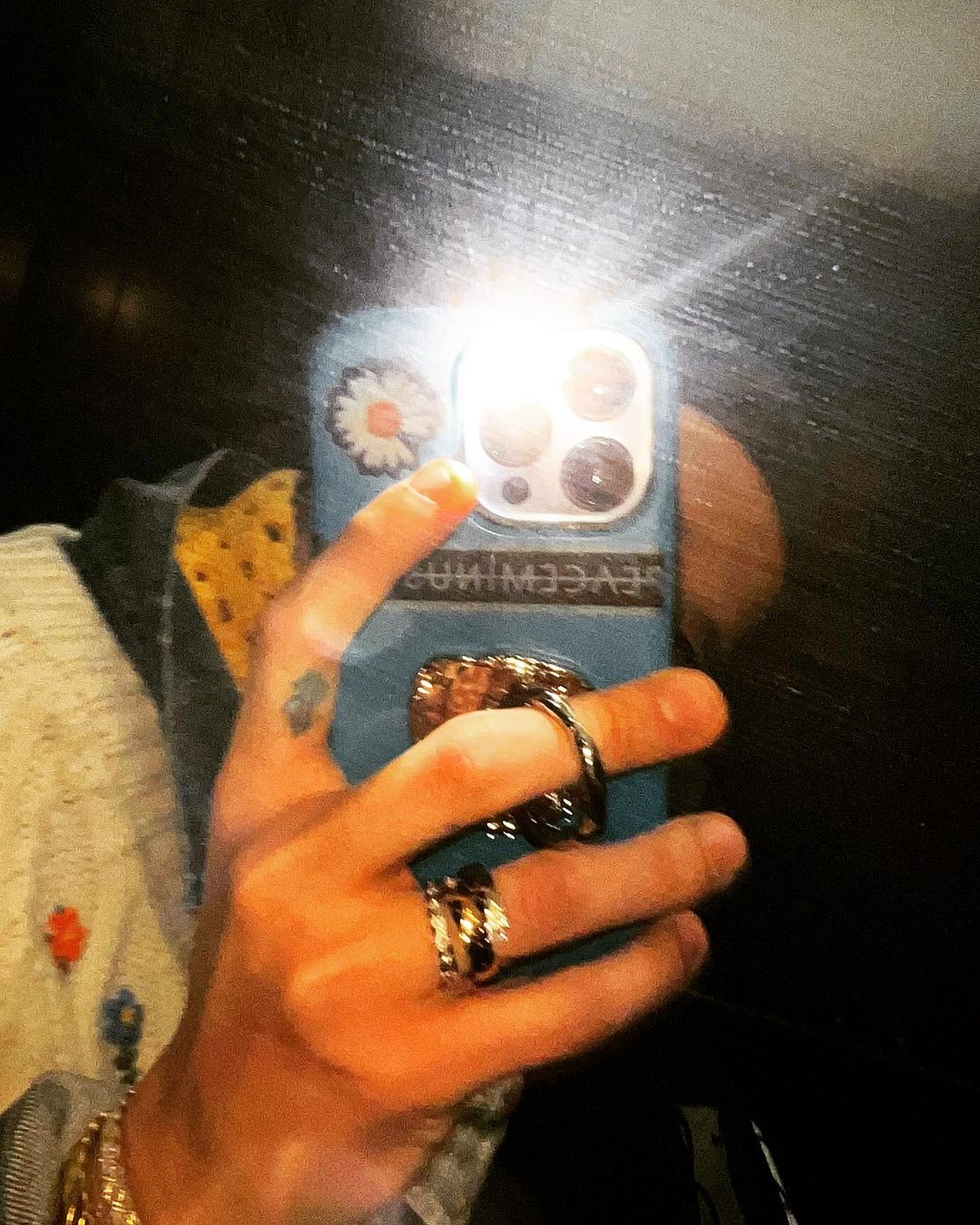 거울 셀카 준비물, 폰케이스📱 이미지