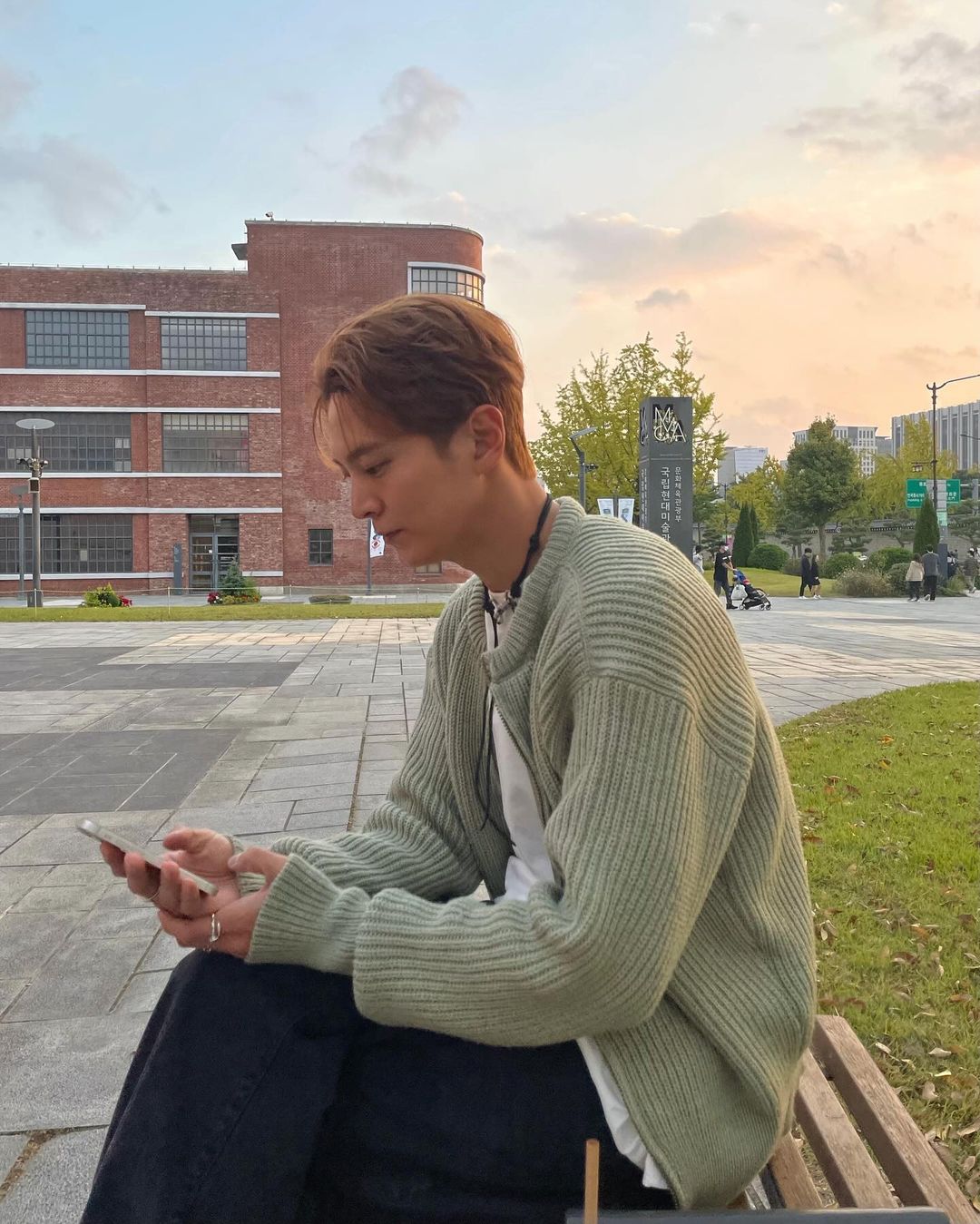 멋과 보온성 챙기는 니트집업🧶 이미지6