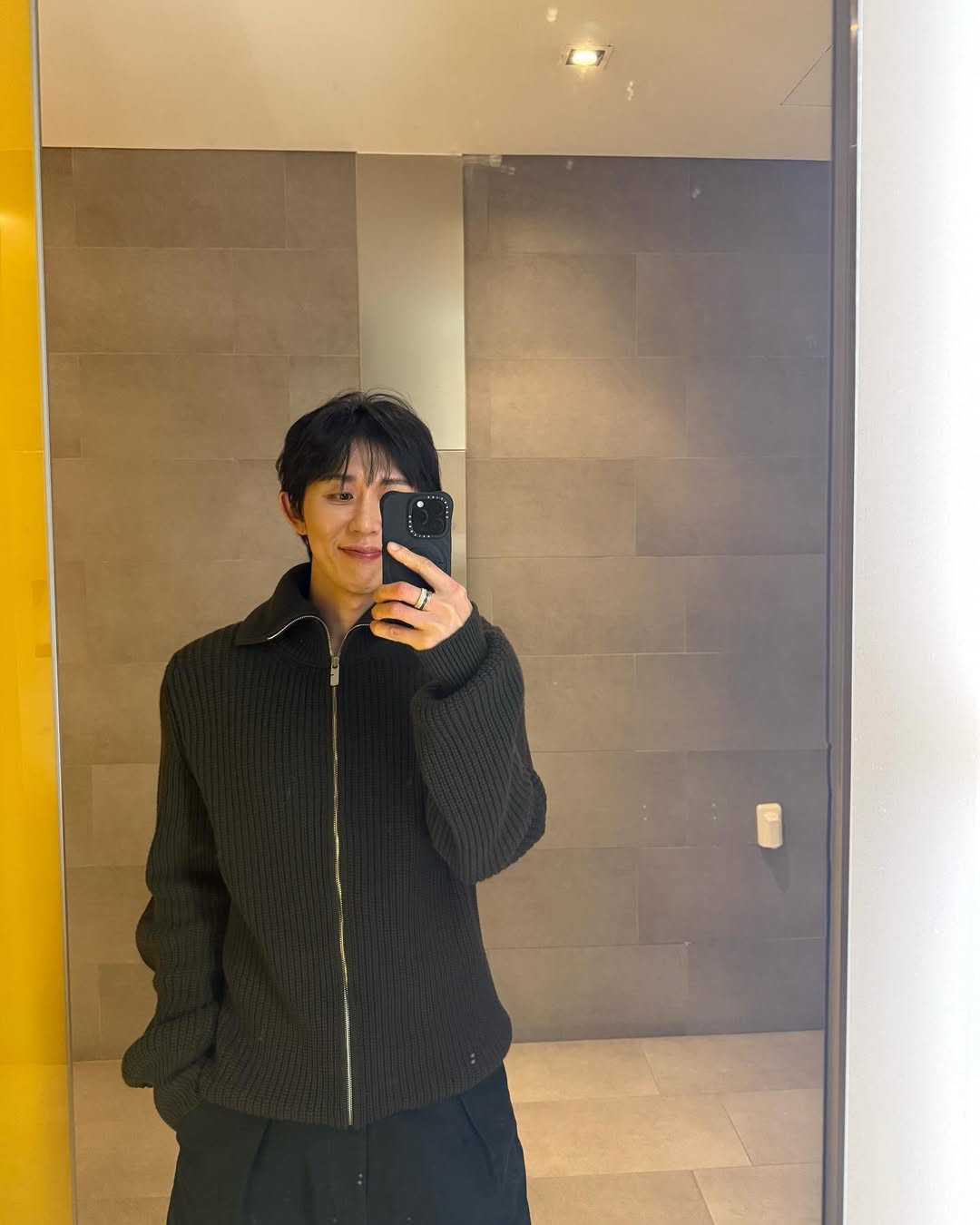 멋과 보온성 챙기는 니트집업🧶 이미지1