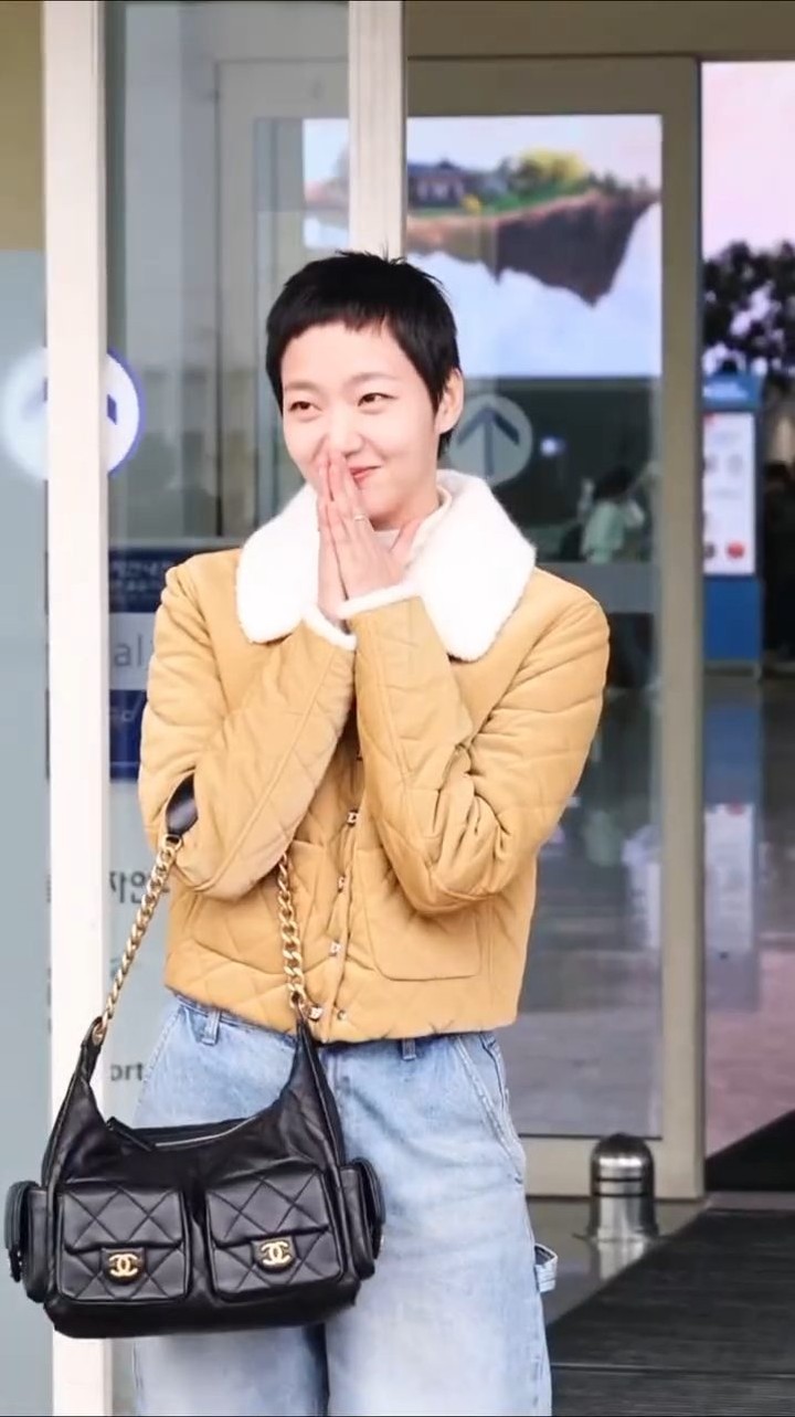 고은언니 숏컷 넘 찰떡이야❤️
우런니 샤넬 퀼팅 점퍼랑 가방 소화력도 최고된다..👍👍 이미지