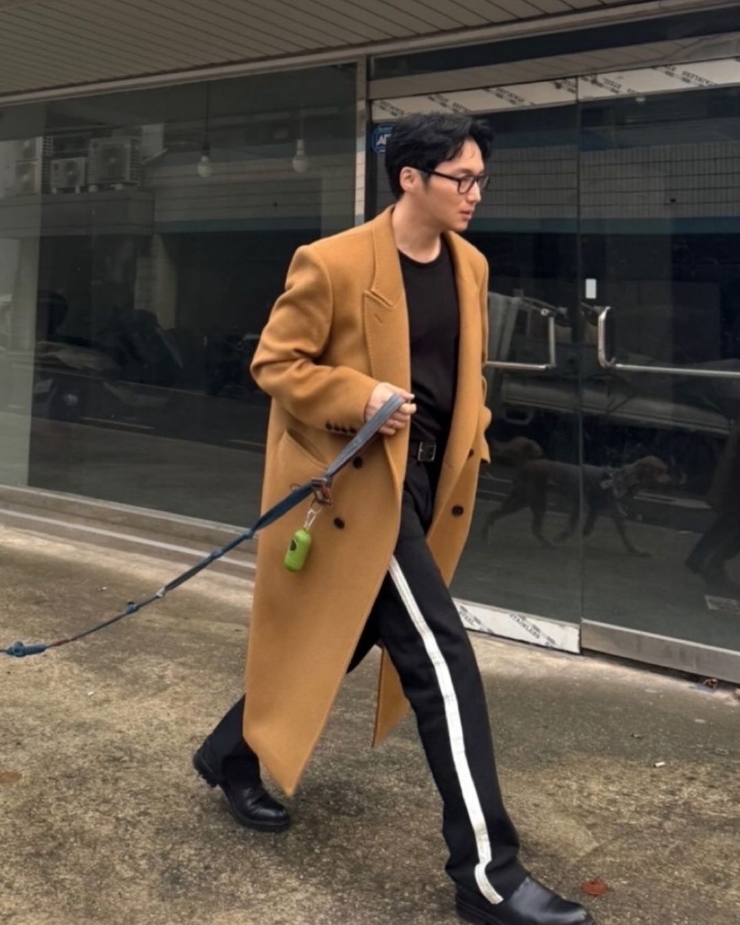 훈훈하게 롱코트로 고🧥 이미지
