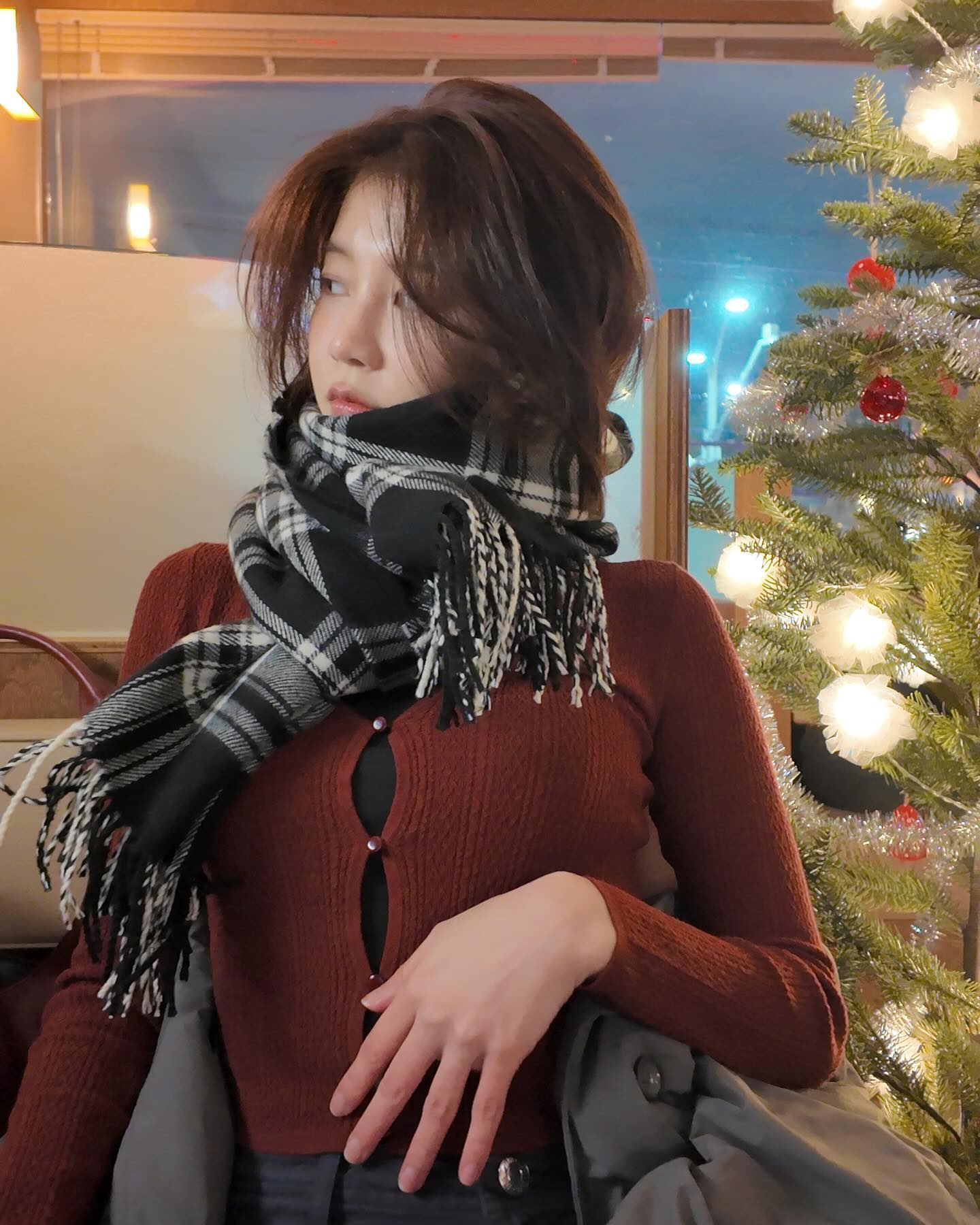 초훈녀 치트키🙍🏻‍♀️🧣단발 +목도리 이미지