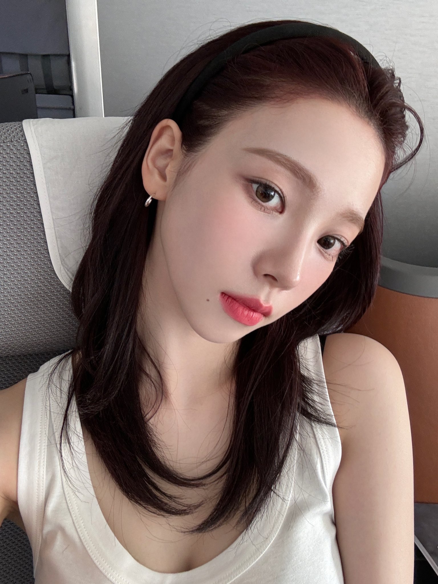 앞머리 자른 카리나💙
팬들 사이에서도 갈리는 앞머리 있는 카리나 VS 앞머리 없는 카리나, 여러분들은 어떤 카리나가 더 좋으신가요?🤔🤔 이미지2