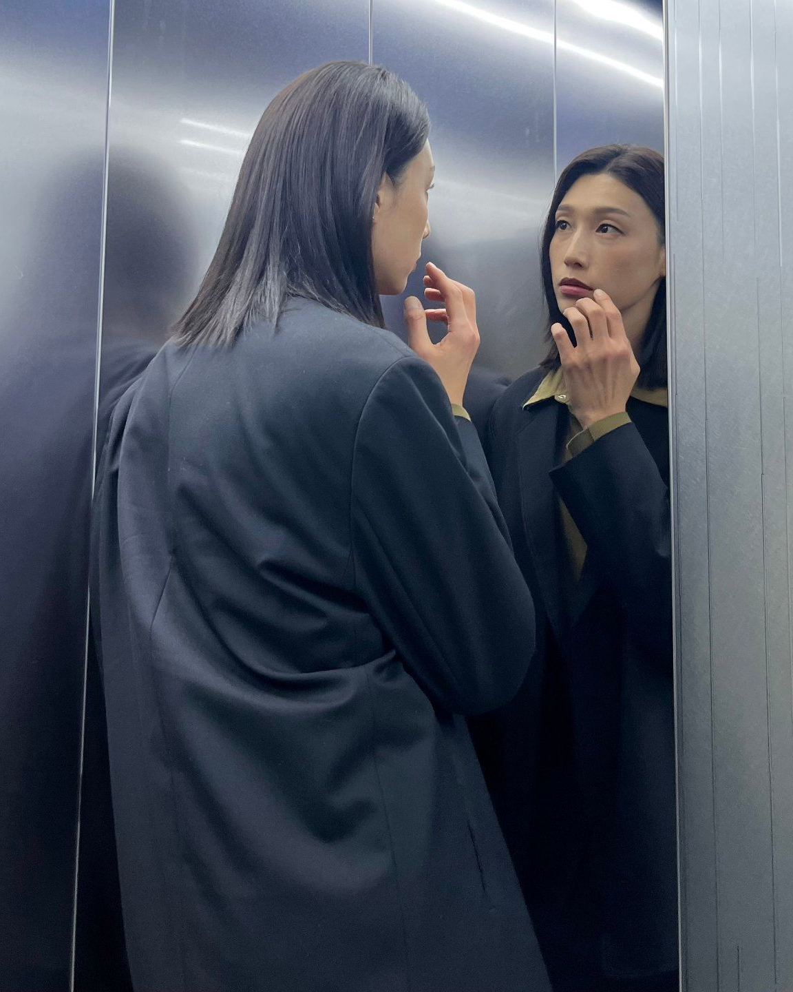 이 언니랑 지독하게 엮이고 싶다..❤️
깔끔룩 정석, 김연경의 수트 셋업룩🤍 이미지