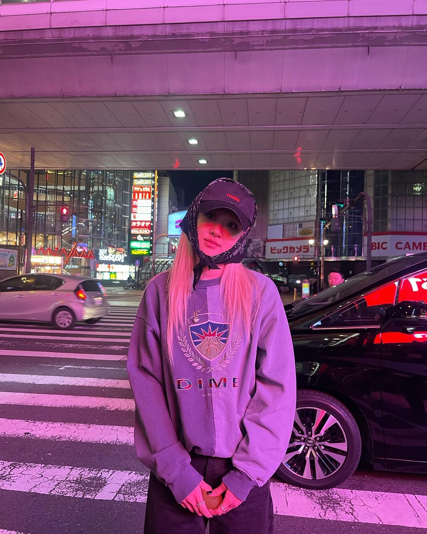 'Rosie' 앨범 D-2❤️‍🔥
근데 로제 웅니 다리길이 무슨일이야..? 이미지4