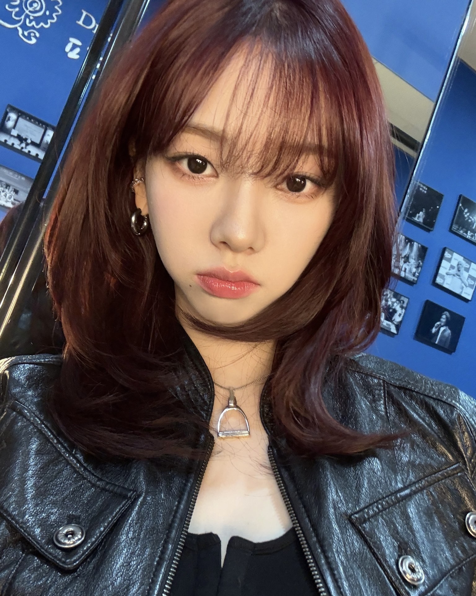 앞머리 자른 카리나💙
팬들 사이에서도 갈리는 앞머리 있는 카리나 VS 앞머리 없는 카리나, 여러분들은 어떤 카리나가 더 좋으신가요?🤔🤔 이미지